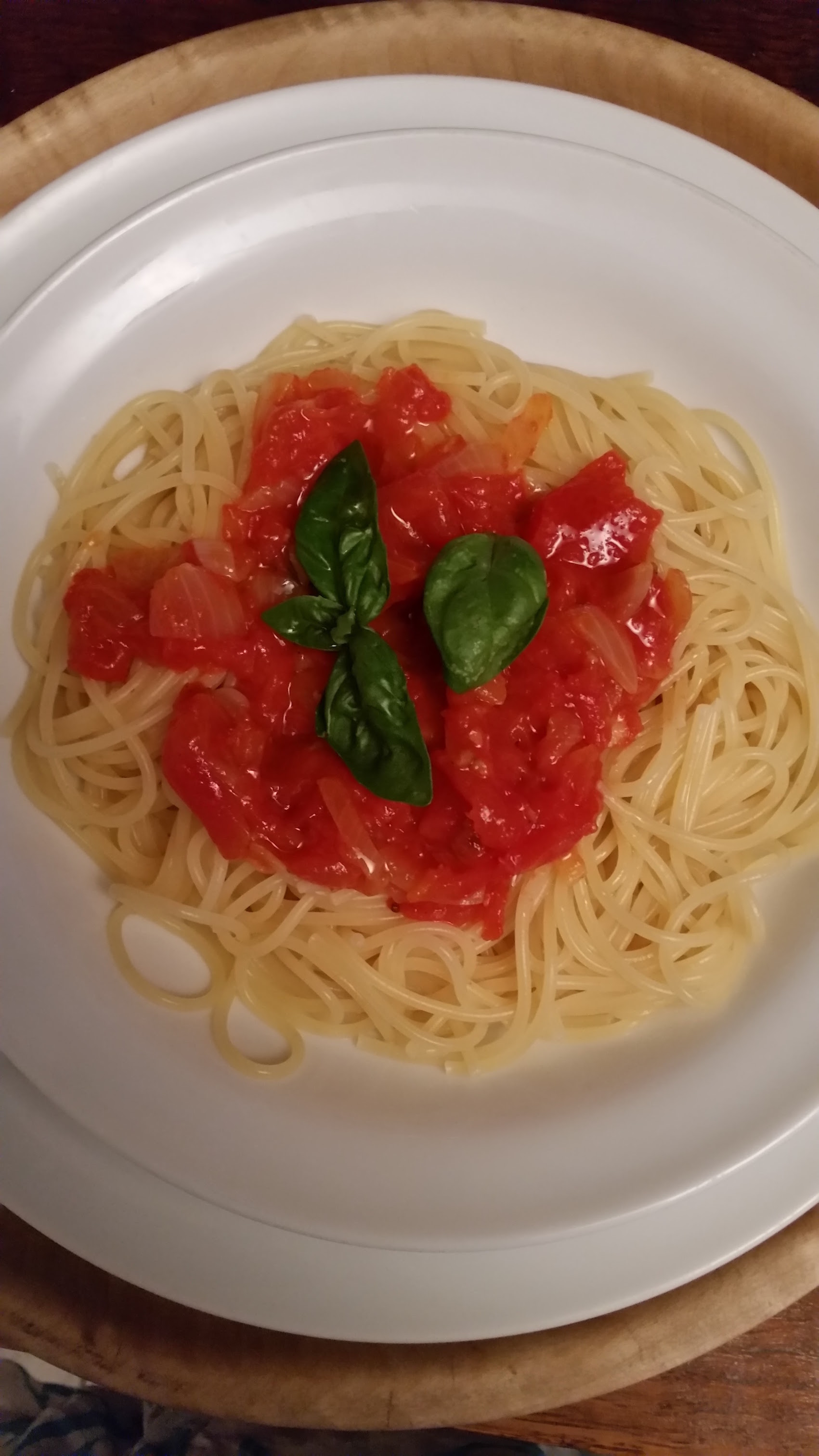 spaghettini al pomodoro fresco e basilico