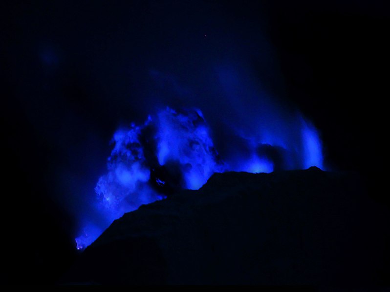 la notte delle fiamme blu